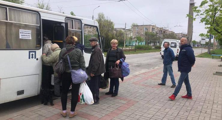 На Луганщине войска РФ обстреляли эвакуационный автобус