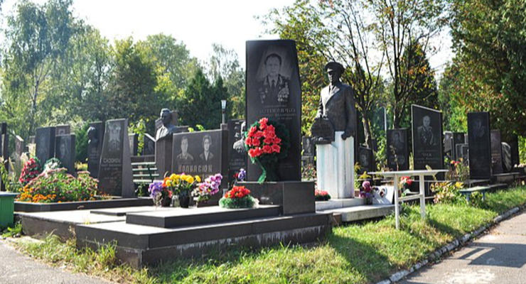 Поминальные дни в Киеве: Можно ли посещать кладбища