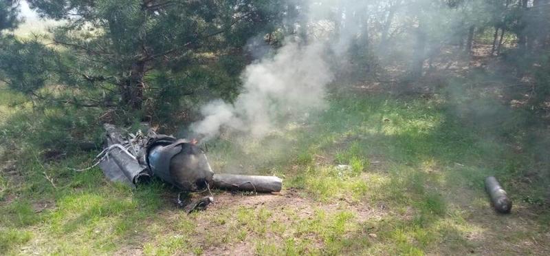Вражеская ракета упала в поле после того, как ее сбили. / t.me/dnipropetrovskaODA