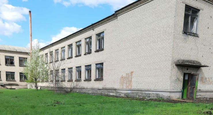 Враг обстрелял две школы в Донецкой области - глава ОВА