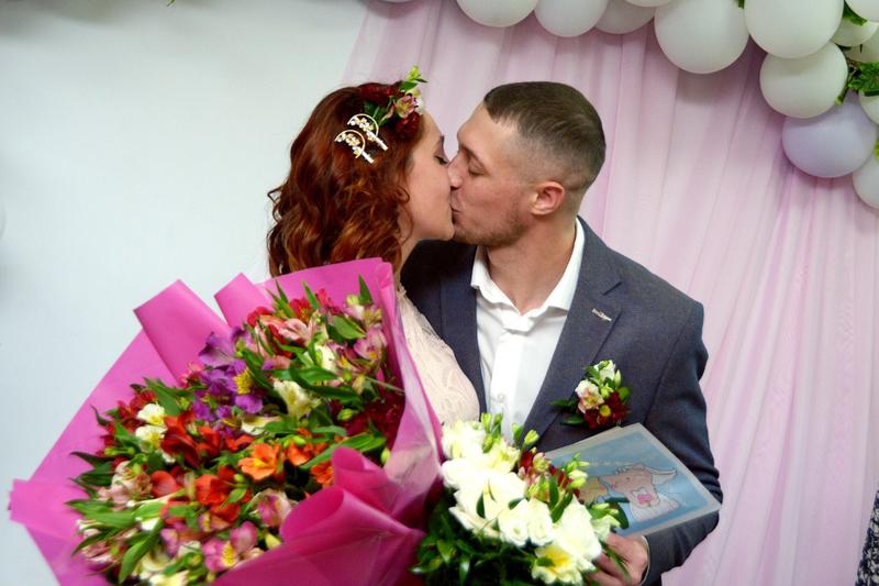 После освобождения из плена украинский военный сыграл свадьбу / facebook.com/229.tro