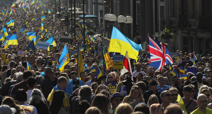 Британцы грозят подать в суд на правительство из-за украинских беженцев
