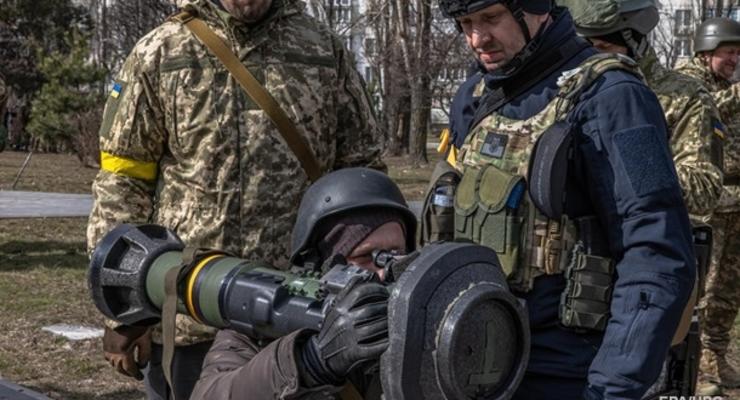 Байден призвал увеличить военные мощности для Украины