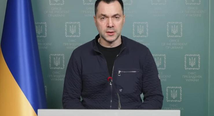 Арестович прокомментировал удары оккупантов по железной дороге