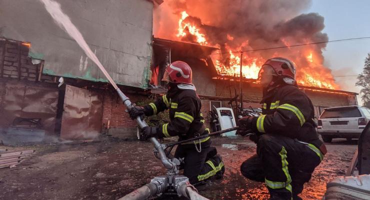 В Киеве произошел масштабный пожар в отеле: эвакуировали 98 человек