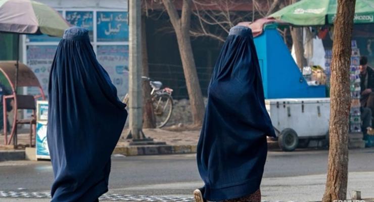 Талибы обязали всех женщин в стране носить бурки