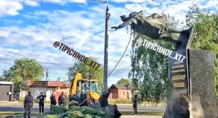 В Харькове снесли памятник князю Александру Невскому - видео