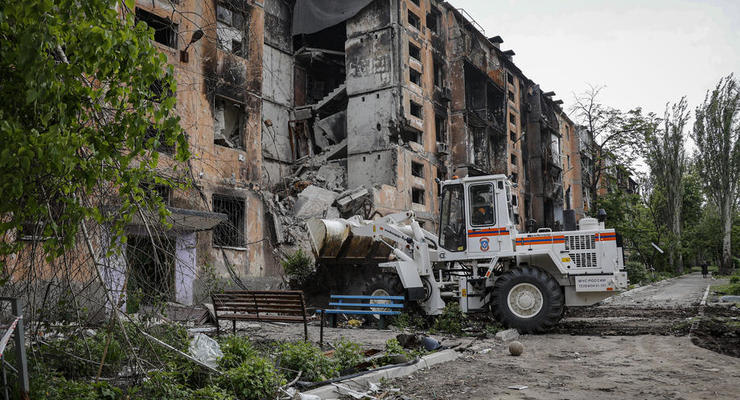 В Мариуполе на территории бывшего завода нашли около 70 тел – советник мэра
