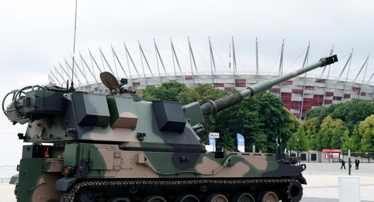 Польша передаст Украине 18 самоходных артиллерийских 155-мм установок AHS Krab
