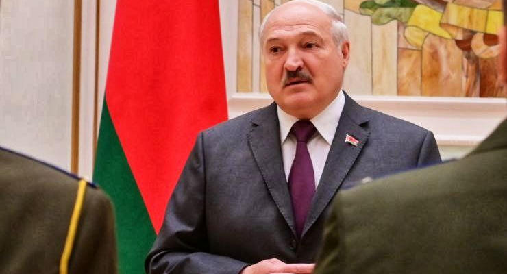 Лукашенко наградил сотрудников КГБ за "спецоперацию" в Украине
