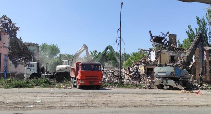 Мариуполь: в расстрелянном танком РФ доме нашли тела шестерых погибших