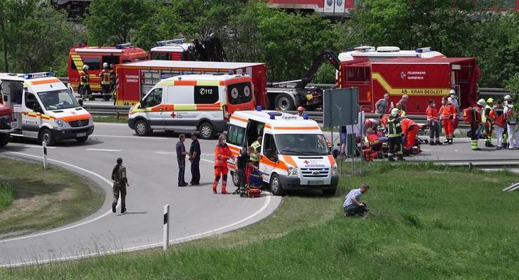 В Германии поезд сошел с рельсов: Много раненых, есть погибшие