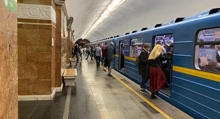 В Киеве изменен интервал движения поездов метро