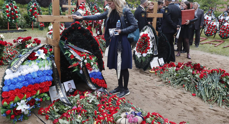 В России местные власти начали массово рыть могилы на кладбищах