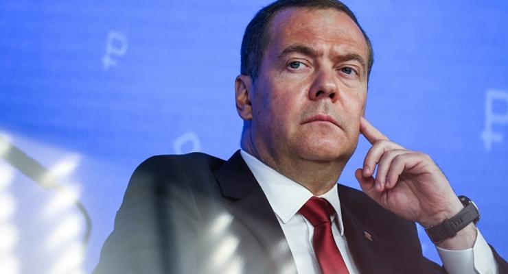 Медведев ответил, почему его посты в соцсетях пропитаны ненавистью к украинцам