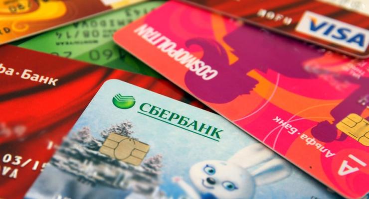 РФ не сможет выпускать банковские карты из-за санкций - СМИ