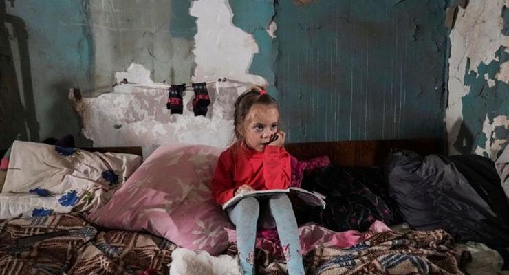 "При угрозе войны": Около половины украинцев видит будущее своих детей в Украине