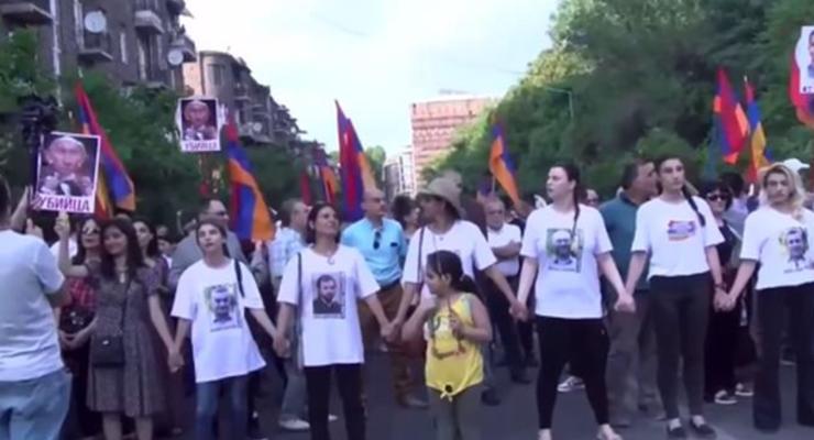Лаврова встретили в Ереване митингом протеста