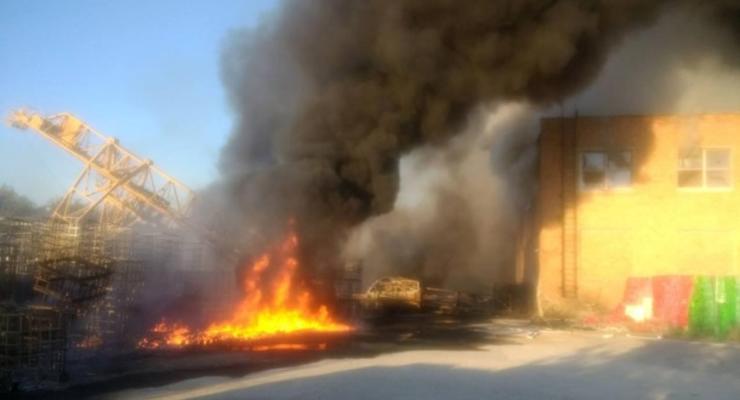 На химзаводе в Запорожской области произошел крупный пожар