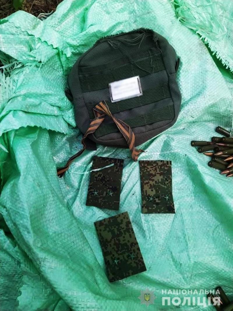 Боеприпасы нашли под деревянными балками вражеского блиндажа / Нацполиция Украины