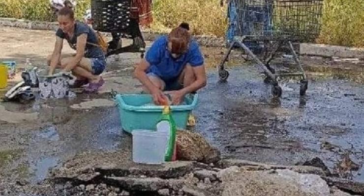 В Мариуполе люди берут воду из луж - советник мэра