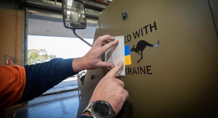 Австралия отправила Украине партию БТР