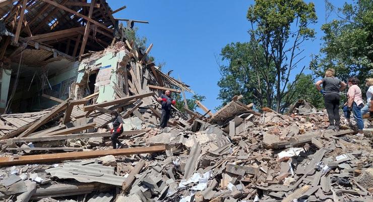 Оккупанты разрушили лицей под Харьковом: там находился гуманитарный штаб