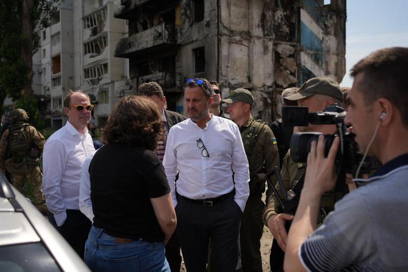 Политик посетил разрушенную оккупантами Бородянку / twitter.com/Xavier_Bettel