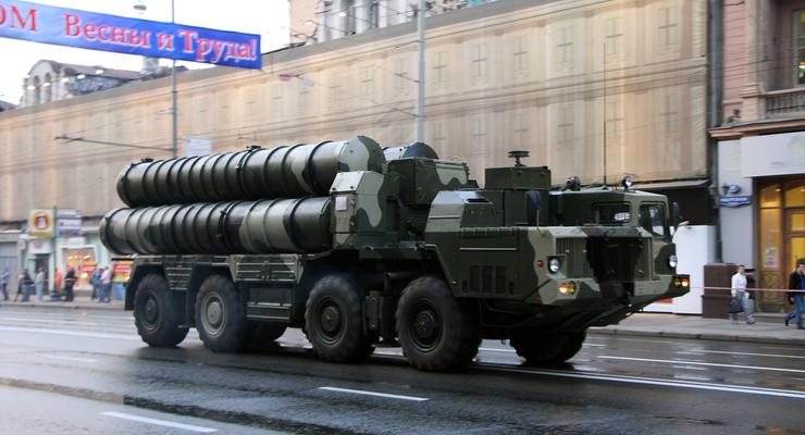 В Беларусь привезли новую партию российских ракетных установок для ЗРК "С-300"