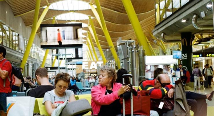 В ключевых европейских аэропортах нарастает хаос