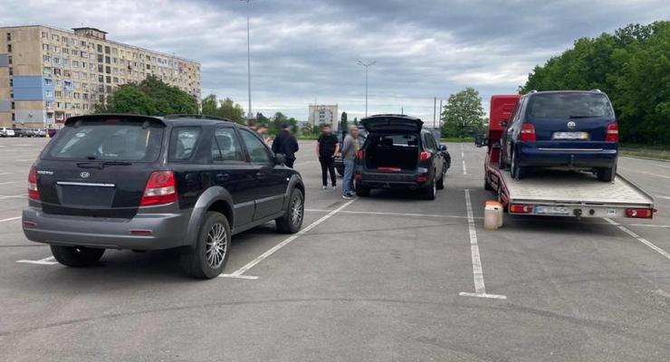 На Кировоградщине "волонтер" хотел продать автомобили с гумпомощи