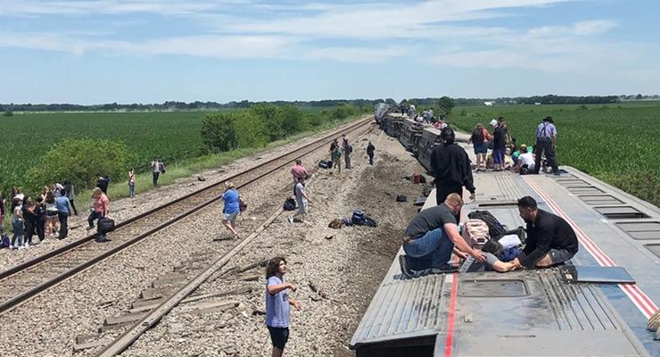 В США пассажирский поезд сошел с рельсов, есть погибшие