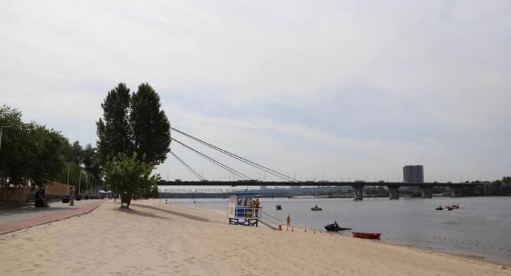 У Києві на більш ніж 20 пляжах виявили кишкову паличку: список