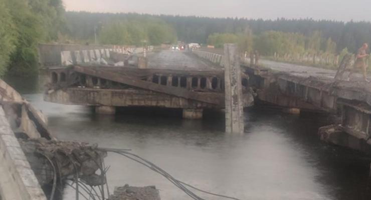 Под Киевом из-за удара молнии рухнул мост, есть жертвы
