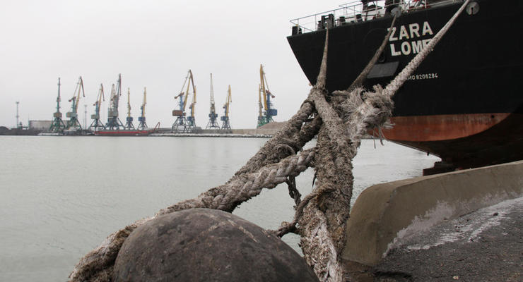 Из порта Бердянска оккупанты вывезли судно с тысячами тонн украинского зерна
