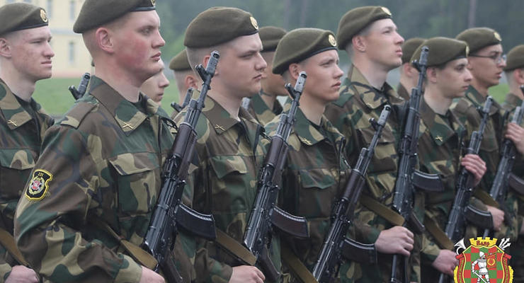 Белорусам начали массово приходить повестки в военкомат