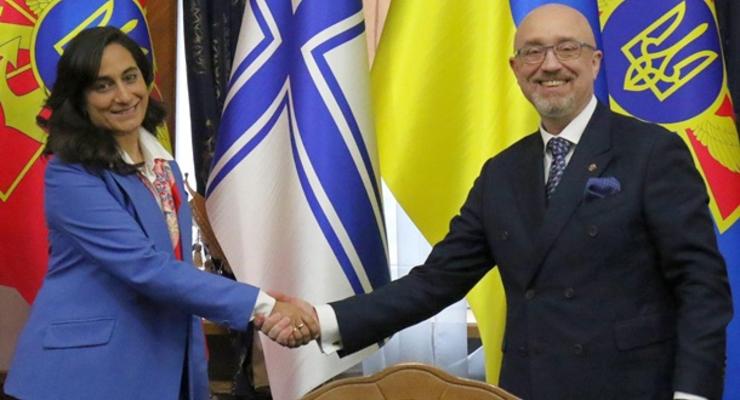 Канада предоставит Украине бронемашины и камеры для дронов