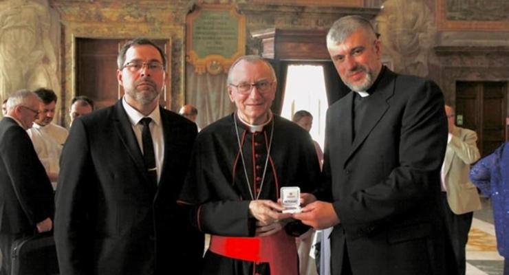 Ватикан выпустил медаль посвященную Украине