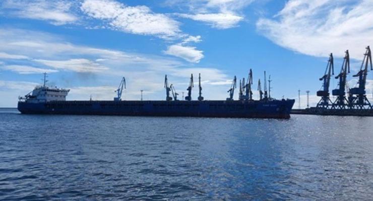 Турция задержала корабль с краденным украинским зерном
