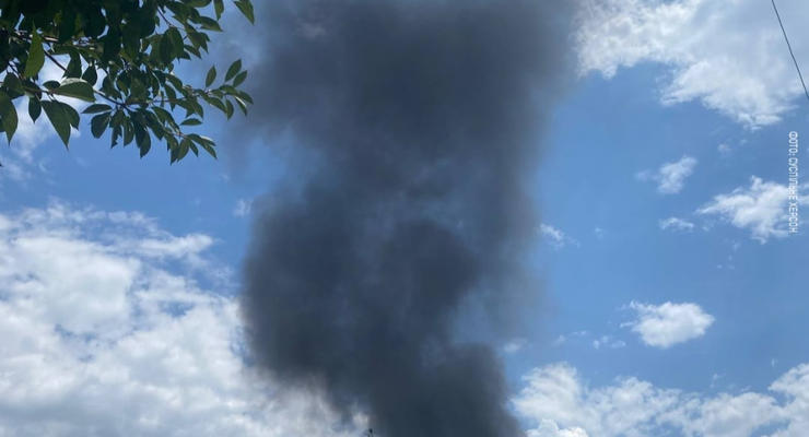 У Херсоні пролунав вибух: видно стовп чорного диму