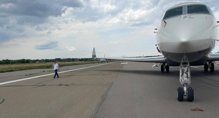 Самолет и вертолет семьи Медведчука передали в ВСУ