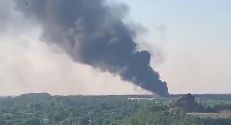 В Донецке горит нефтебаза - соцсети