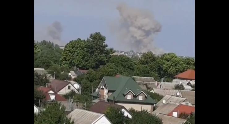ВСУ снова нанесли удар по Чернобаевке, горит склад БК