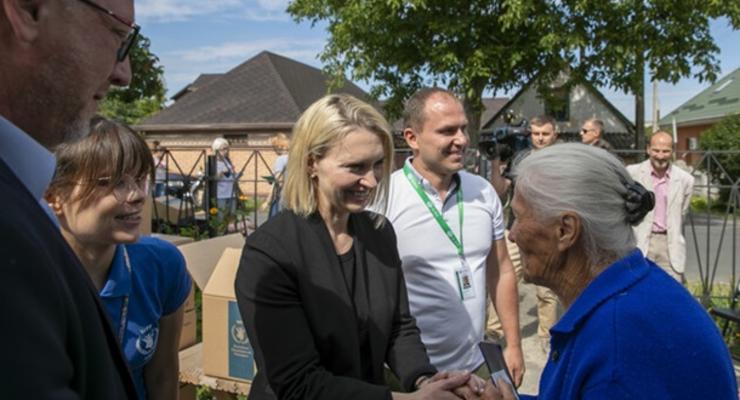 Посол США посетила пострадавший от оккупантов поселок