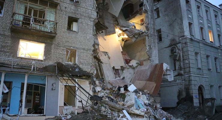 В центре Харькова российская ракета попала в жилой дом