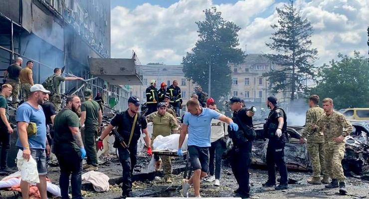 Удар по Виннице: 12 человек погибли, 30 – ранены