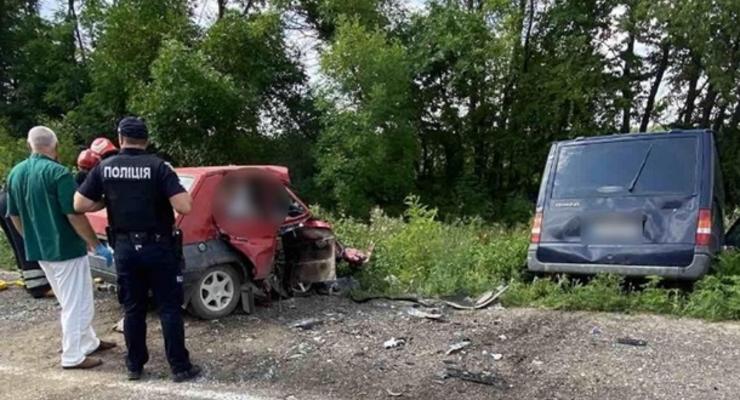 На Буковине в ДТП погибли военный и его семья