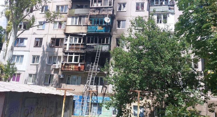 В Краматорске в результате вражеского обстрела загорелся жилой дом