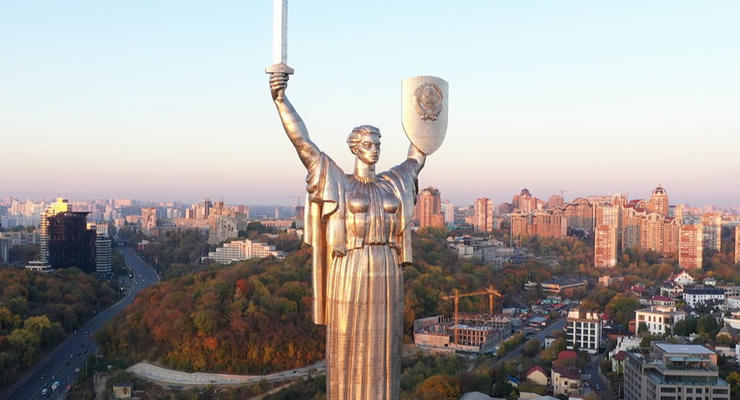 85% украинцев хотят заменить герб СССР на "Родине-матери" на трезубец