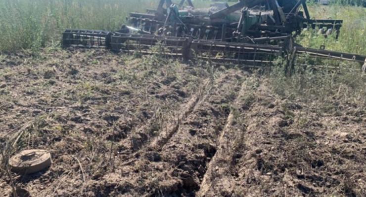 На Киевщине трактор взорвался на противотанковой мине